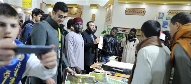 جناح الأزهر يحتفي بالطلاب الوافدين بمعرض الكتاب