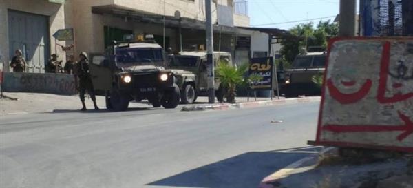 مستوطن يدهس شابا فلسطينيا بقلقيلية