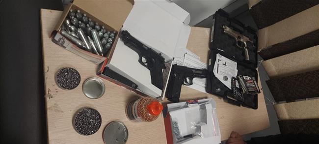 قادم من ألمانيا.. حاول تهريب 3 «طبنجات» فوقع فى قبضت جمارك القاهرة