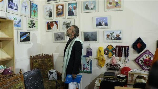 ممثل منظمة الأمم المتحدة للطفولة يونيسيف يتفقد جناح الأزهر بمعرض الكتاب