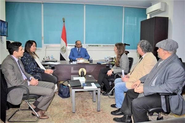 نائب وزير الإسكان يبحث موقف المشروعات المشتركة مع ممثلي بعثة الوكالة الفرنسية للتنمية