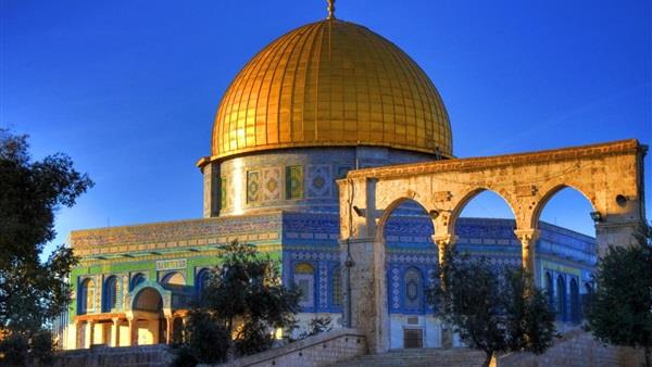 مستوطنون يقتحمون المسجد الأقصى وسط حراسة الاحتـلال..  سفير فلسطين بالقاهرة يهاجم إسرائيل 
