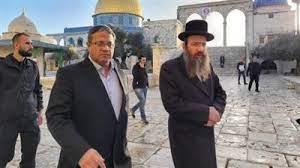   كاتب صحفي عن اقتحام المسجد الأقصى: عاوزين يهودوا القدس