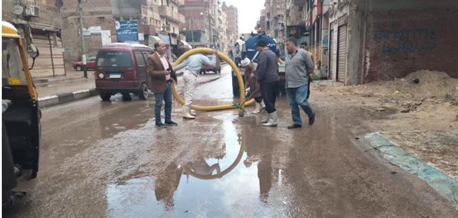 محافظ الغربية يتابع جهود الوحدات المحلية في رفع مياه الأمطار من شوارع السنطة وبسيون وكفر الزيات