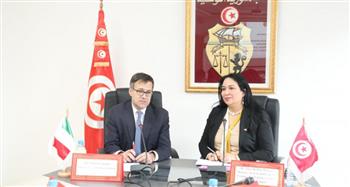   وزيرة المرأة التونسية تبحث مع السفير الإيطالي وضع خطة تعاون لحماية الأسر من الهجرة غير النظاميّة