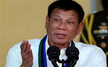   الرئيس الفلبيني يبحث تعزيز العلاقات الثنائية مع كبير المشرعين الصينيين