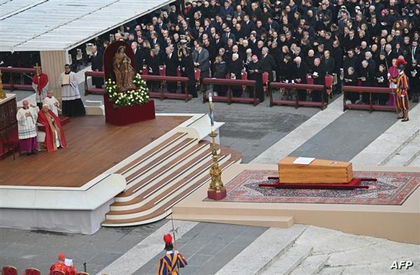 قناصون ومنطقة حظر طيران.. ألف شرطى يؤمنون جنازة البابا بندكت السادس عشر