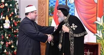 وزير الأوقاف يزور قداسة البابا للتهنئة بالعيد 
