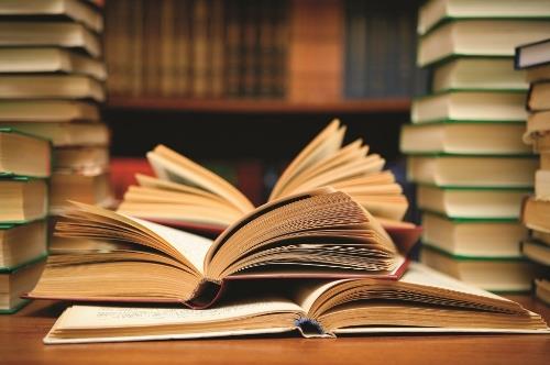 قرصنة الكتب.. خطر يهدد صناعة النشر العربية