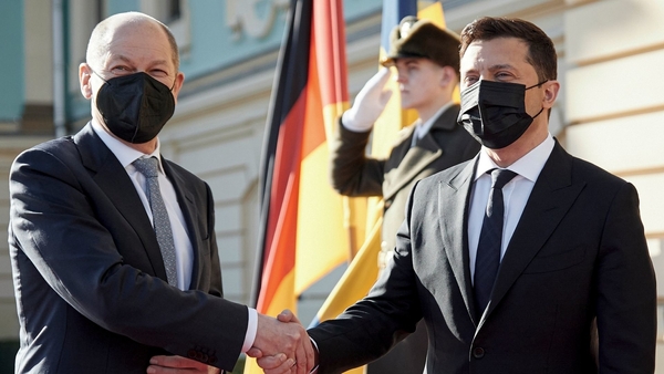 شولتز يبحث هاتفيًا مع زيلينسكي الوضع السياسي والعسكري في أوكرانيا