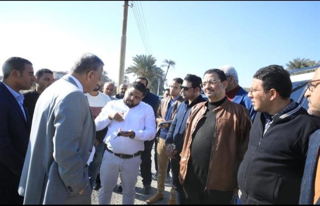 محافظ سوهاج يتفقد أعمال الرصف بعدد من الطرق بمركزى أخميم وسوهاج