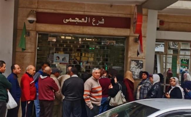 «الغرف التجارية»: انهيار السوق السوداء للدولار بعد الإقبال على شراء شهادات الـ25%