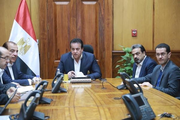 وزير الصحة يرأس غرفة الأزمات والطوارىء المركزية لمتابعة التأمين الطبي لاحتفالات أعياد الميلاد المجيدة