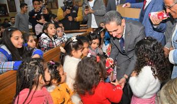   محافظ الغربية يوزع الهدايا على الأطفال داخل كنيسة العذراء بسمنود 