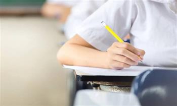   الحكومة تنفي إصدار قرار بحذف أجزاء من المناهج في امتحانات الفصل الدراسي الأول لصفوف النقل