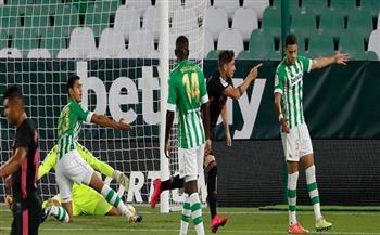 ريال بيتيس يفوز على رايو فايكانو 2-1 في الدوري الإسباني  