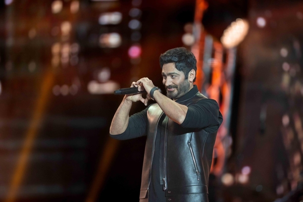 تامر حسني يحقق نجاح باهر في حفله الغنائي بالشارقة