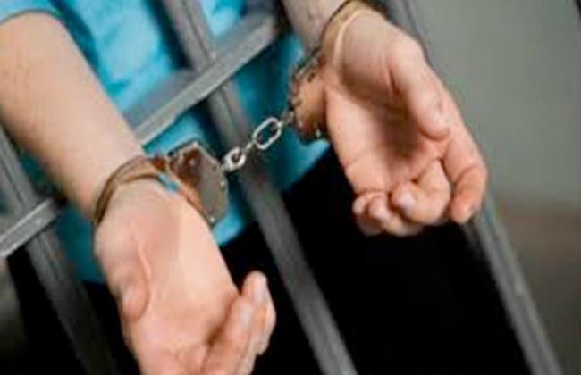 أصابها بنزيف في المخ.. تجديد حبس أب اعتدى على ابنته بالتعذيب والحرق