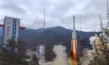  الصين تطلق ثلاثة أقمار صناعية جديدة إلى الفضاء