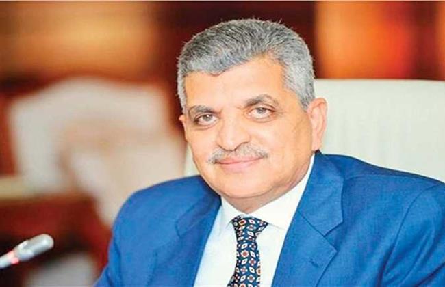 رئيس هيئة قناة السويس: حركة الملاحة بالقناة لم تتأثر جراء عطل السفينة جلوري