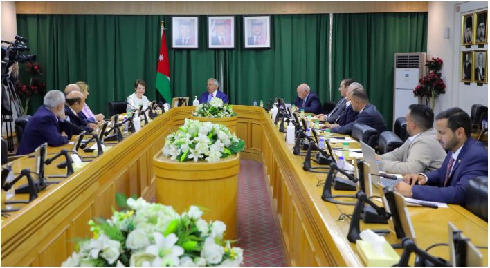 الأردن واليونان يبحثان سبل تعزيز التعاون بين البلدين