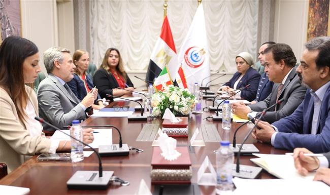 وزير الصحة يناقش مع السفير الإيطالي التعاون بين البلدين في القطاع الصحي 