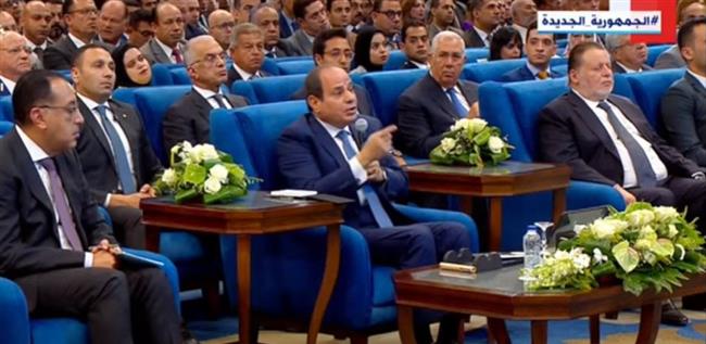 السيسي يوجه الحكومة بضرورة الانتهاء من مشروعات تطوير الموانئ والسكك الحديدية والطرق 