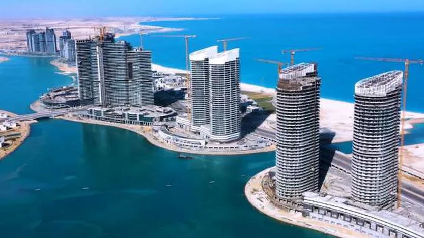 وزير الإسكان يدفع باثنين من أكبر القيادات للإشراف على مشروعات العلمين الجديدة