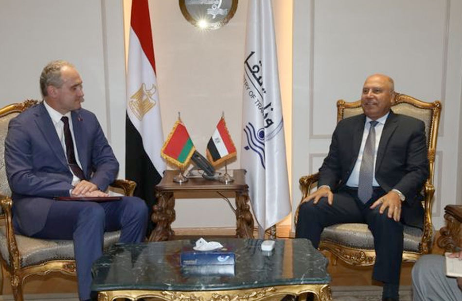 وزير النقل يبحث مع سفير بيلاروسيا توطين صناعة الأتوبيسات الكهربائية والشاحنات في مصر