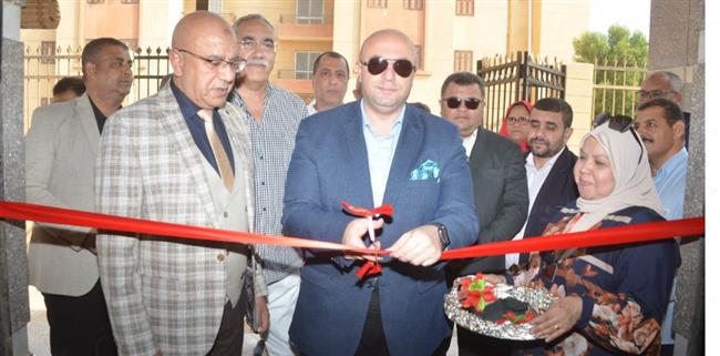 "غنيم" يفتتح  وحدة الإسكان الاجتماعي  الصحية بمنطقة  الــ 77 فدانا ببني سويف الجديدة 