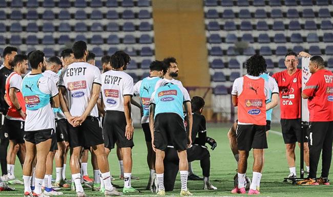 طاقم تحكيم إماراتي لإدارة لقاء مصر وزامبيا الودي غدا