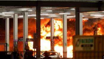    تعليق جميع الرحلات الجوية في مطار "لوتون" البريطاني بعد اندلاع حريق ضخم
