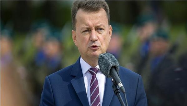 وزير الدفاع البولندي ينفي مزاعم استقالة 10 من كبار القادة العسكريين