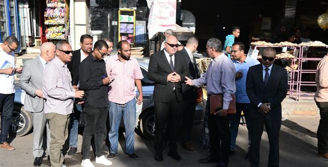 للوقوف على معدلات رصف الطرق.. محافظ قنا يجرى جولة ميدانية بشوارع المدينة 