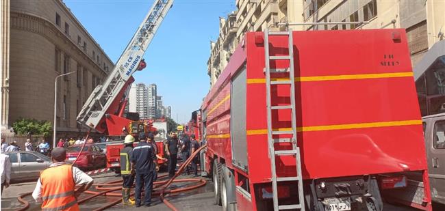 دون إصابات.. السيطرة على حريق هائل بوسط البلد