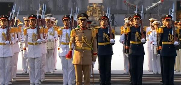 الرئيس السيسى يشاهد عروضًا عسكرية بمناسبة مرور 50 عامًا على حرب أكتوبر