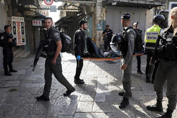 إصابة شرطيين إسرائيليين في إطلاق نار بالقدس واستشهاد منفذ العملية