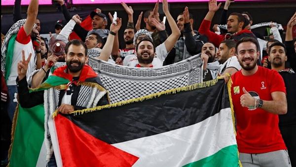 الاتحاد الانجليزي يحظر الأعلام والقمصان التي تدعم ضحايا الصراع الإسرائيلي الفلسطيني