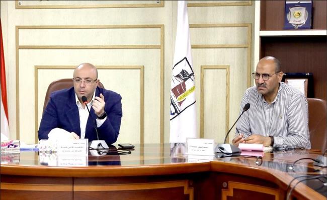 محافظ بني سويف يناقش ملف إزالة التعديات والبناء المخالف