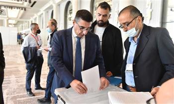   أطباء المنيا يتوافدون على صناديق الانتخابات لاختيار مجلس للنقابة