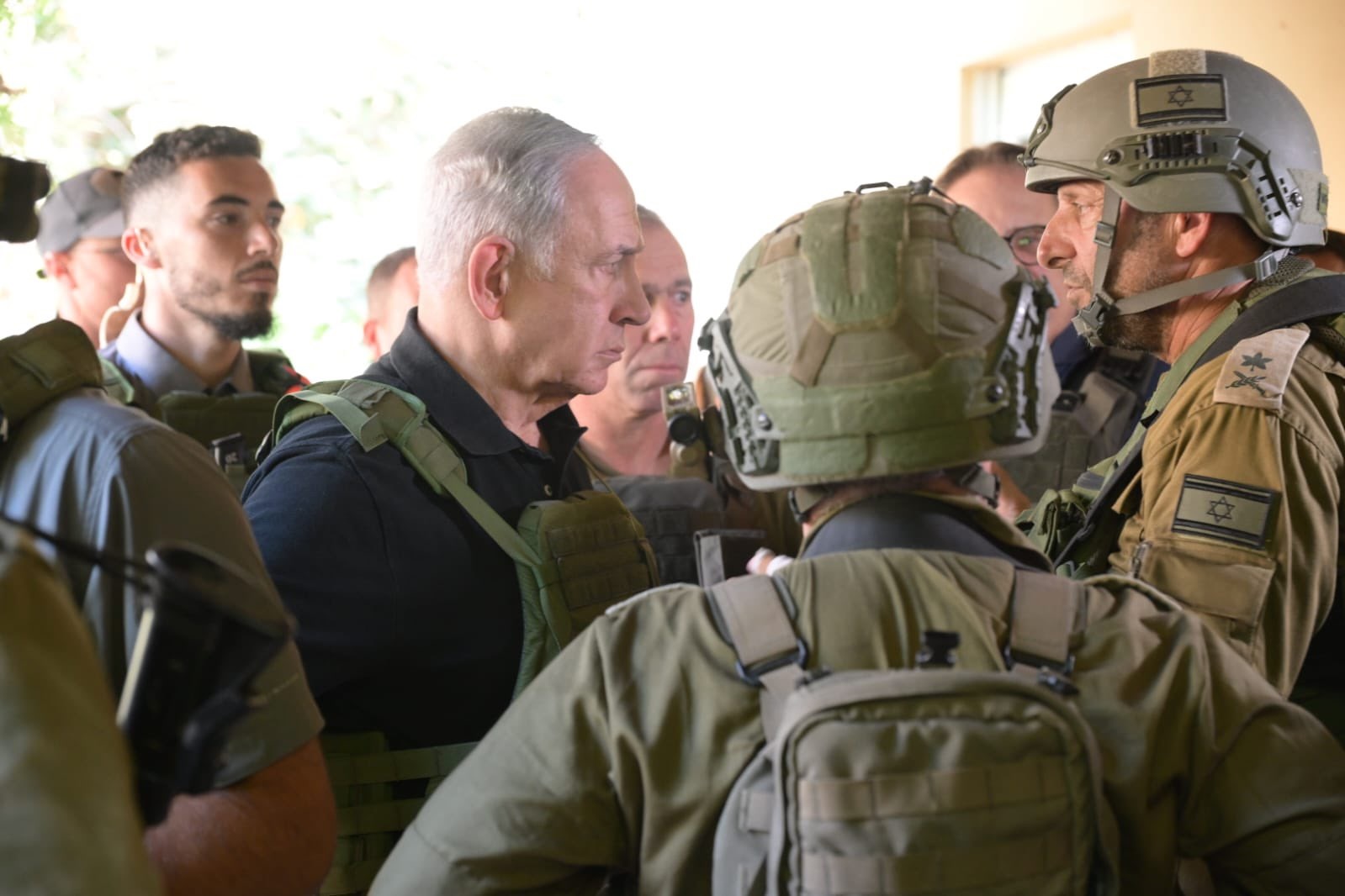 "نتانياهو" يلتقي جنوده على حدود غزة