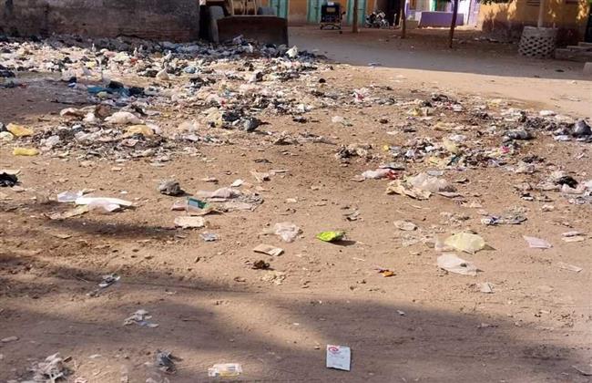 قنا.. مبادرة "بلغني" تستجيب لبلاغات المواطنين بتراكمات القمامة بقوص ودشنا