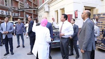   ضمن جولاته المفاجئة.. وزير الصحة يتفقد مستشفى الشيخ زايد آل نهيان