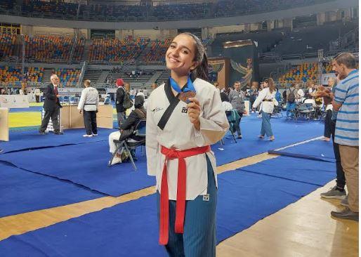 طالبة بالجامعة اليابانية تفوز بالمركز الرابع بالبطولة العربية الأولى للأندية للتايكوندو