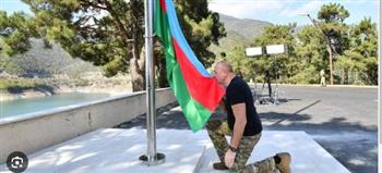   رئيس أذربيجان يرفع علم بلاده في عاصمة ناغورنو كاراباخ