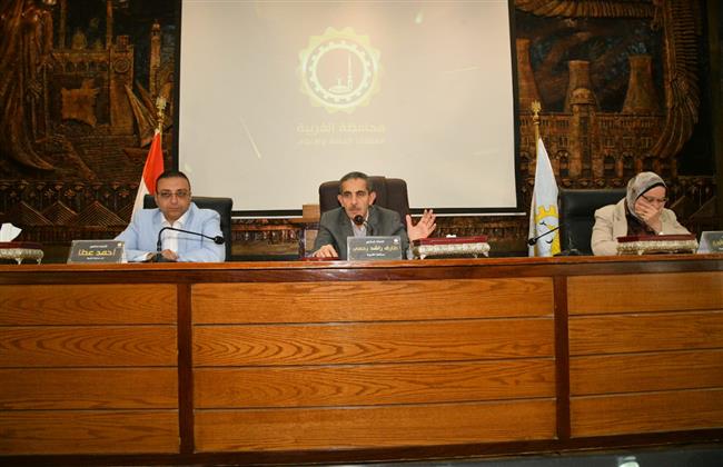 محافظ الغربية يجتمع برؤساء المراكز والمدن والأحياء