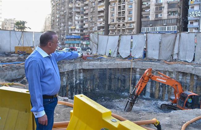 "الشريف" يتفقد أعمال مشروع إدارة مياه الأمطار بميدان فيكتور عمانويل