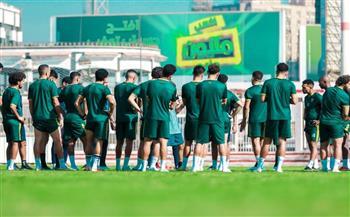 مدرب الزمالك يجتمع باللاعبين على هامش مران اليوم