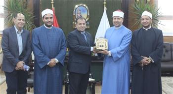 رئيس جامعة جنوب الوادي يستقبل وكيل وزارة الأوقاف بقنا 