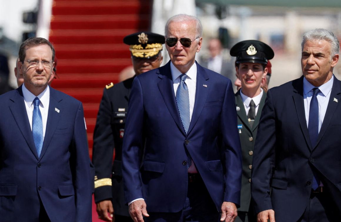 الجارديان: زيارة بايدن المرتقبة لإسرائيل تأتي في "وقت حرج"